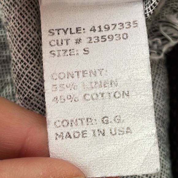 Sold*. Cut loose Linen blend top black and white - Picture 5 of 5